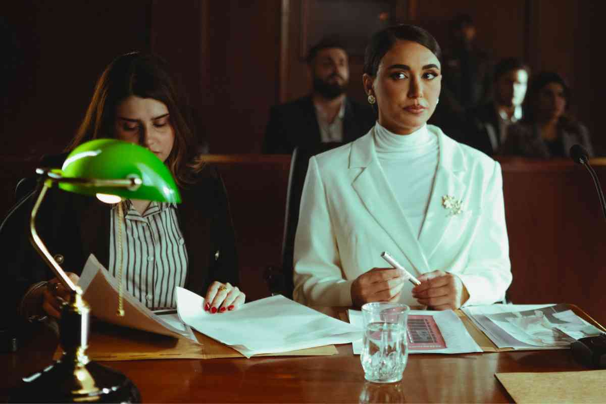 due donne in uno studio notarile