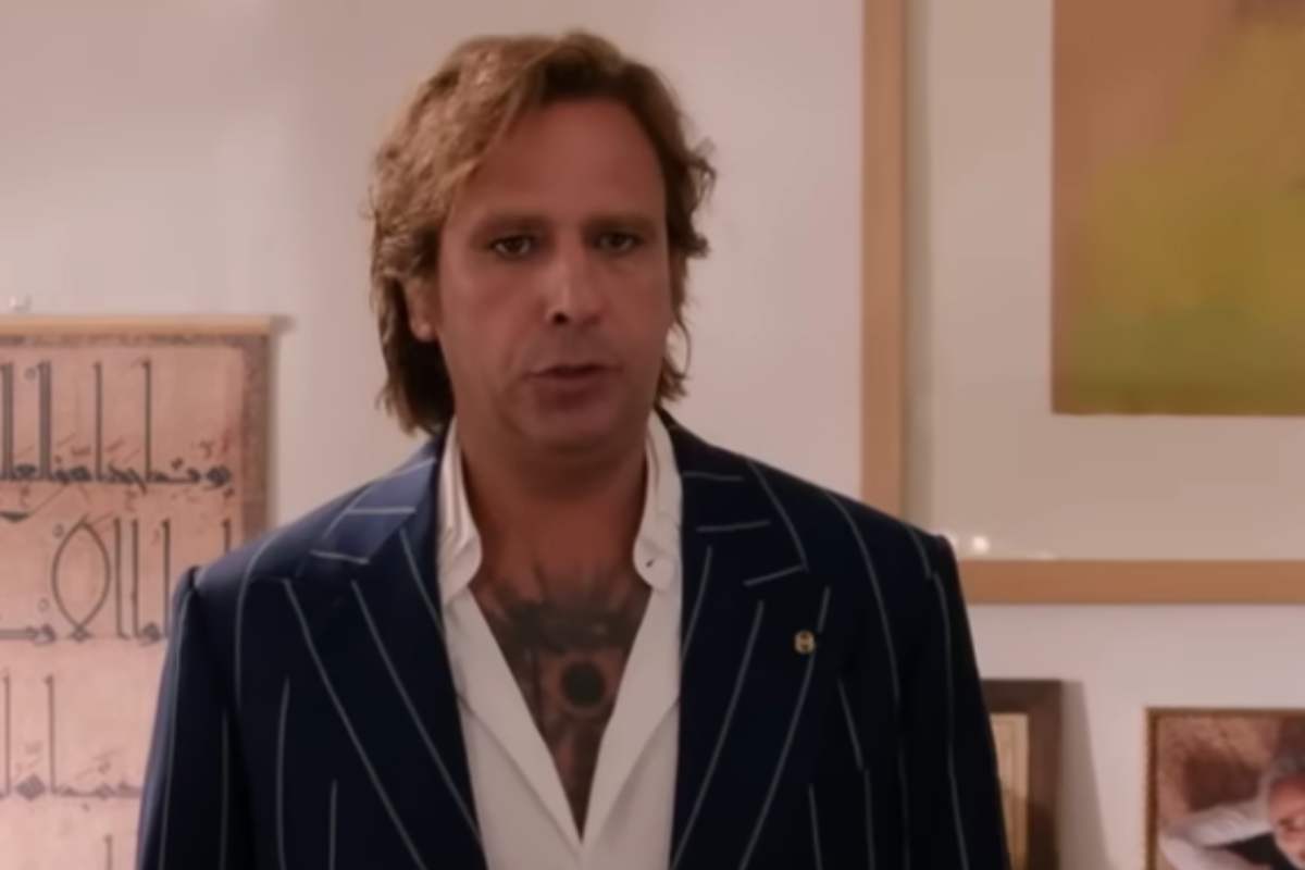 Checco Zalone in una scena di Buen Camino