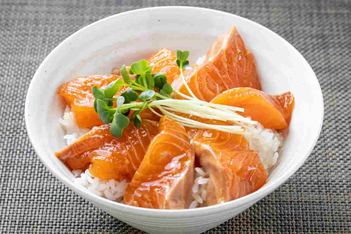 un piatto di salmone