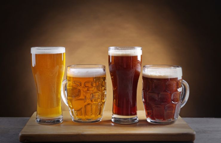 birra in diversi bicchieri 