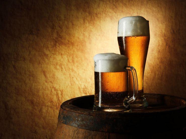 due boccali di birra 