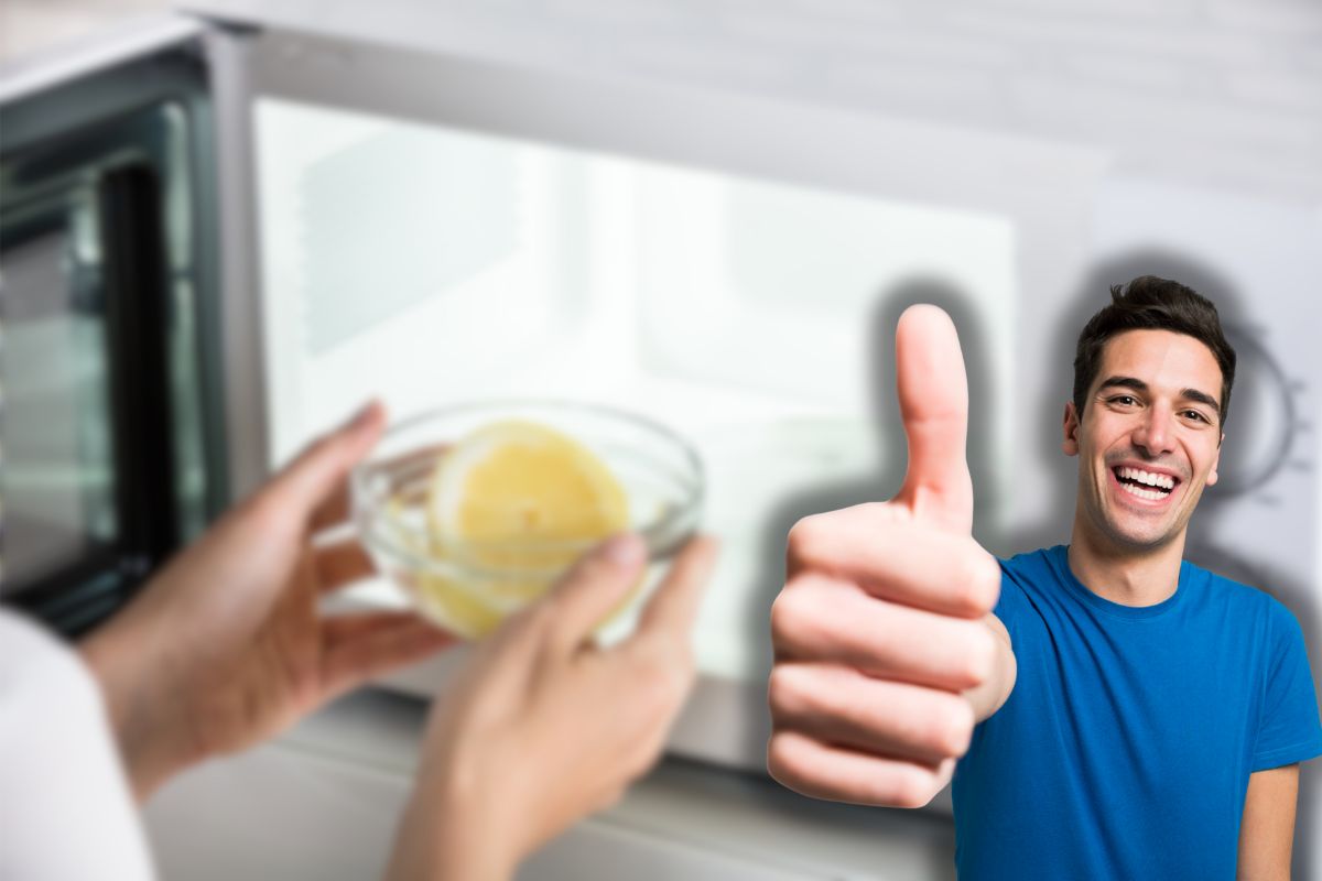 donna che mette limone nel microonde e uomo sorridente che fa ok con le mani