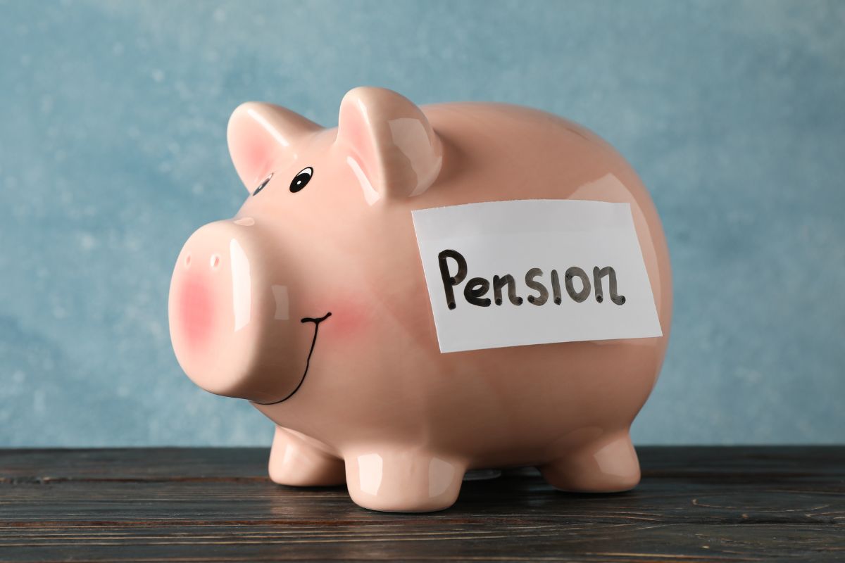 salvadanaio a porcellino e scritta pensione